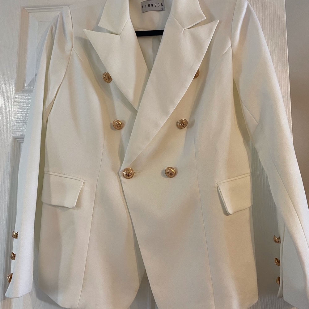 White double breasted blazer.